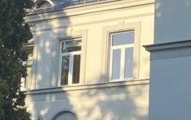 Budynek I Liceum Og&oacute;lnokształcącego w Busku-Zdroju z nowym dachem