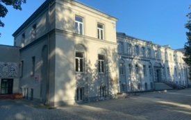 Budynek I Liceum Og&oacute;lnokształcącego w Busku-Zdroju - strona p&oacute;łnocno-zachodnia