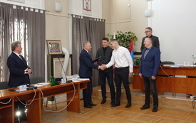 01 - Starosta Buski wręcza Stypendium Sportowe