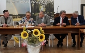 09 - podpisanie umowy przez Stowarzyszenie Razem Dzieciom