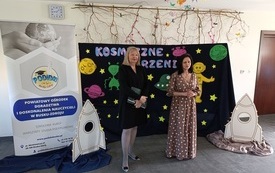 3 Na zdjęciu od lewej Teresa W&oacute;jcik nauczyciel doradca metodyczny PODiDN w Busku-Zdroju oraz Irena Sobieraj starszy wizytator Kuratorium Oświaty w Kielcach