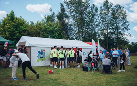 06 Podczas pikniku uczniowie pobili rekord w wiosłowaniu, udowadniając, że razem można więcej