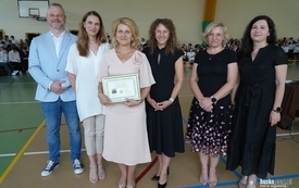 9. Od lewej - Przewodniczący Rady Rodzic&oacute;w Karol Kurasiński, Wicedyrektor Katarzyna Tometczak-Morus, Jolanta Łukasik, Dyrektor Ewelina Szymczyk-Krzemińska, Wicedyrektor E