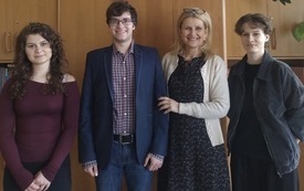 4. Od lewej - Wiktoria Wieloch, Dawid Juszczyk, Jolanta Łukasik, Emilia Bejmert.jpeg