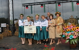 Pamiątkowe zdjęcie na scenie