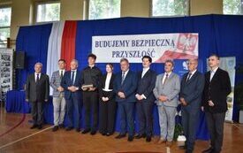 01 Zaproszeni goście na uroczystość podpisania aktu erekcyjnego na budowę budowli ochronnej