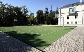 01 Boisko po modernizacji przy I Liceum Og&oacute;lnokształcącym w Busku-Zdroju 