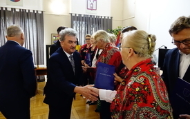 04 Wręczenie dyplomu dla Koła Gospodyń Wiejskich w Klępiu Dolnym