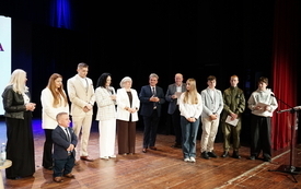 041 Konkurs dla uczestnik&oacute;w konferencji, pytanie zadaje dr Justyna Kaczmarczyk psycholog, wykładowca