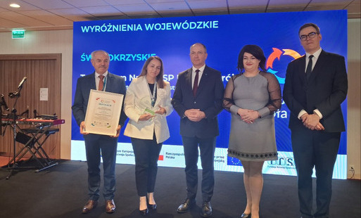 Foto-zajawka: Wręczenie wyróżnienia dla Technikum Nr 1 w Busku-Zdroju