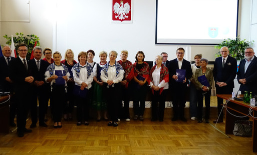 Fotozajawka - Uhonorowanie Kół Gospodyń Wiejskich podczas sesji