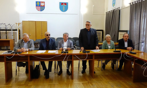 Wstęp do artykułu - podpisanie umowy
