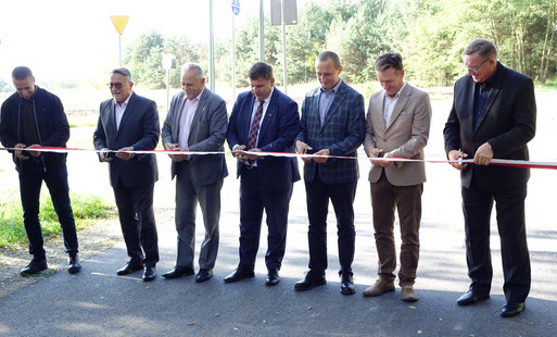 Na zdjęciu od lewej Krzysztof Kłap Prokurent,  Krzysztof Tułak Dyrektor PZD, Jerzy Kolarz  Starosta, Michał Skotnicki Wicewojewoda, Piotr Kalita Wójt,  Andrzej Lasak Urzędujący Członek Zarządu, Adam Pałys Wiceprzewodniczący Rady Powiatu